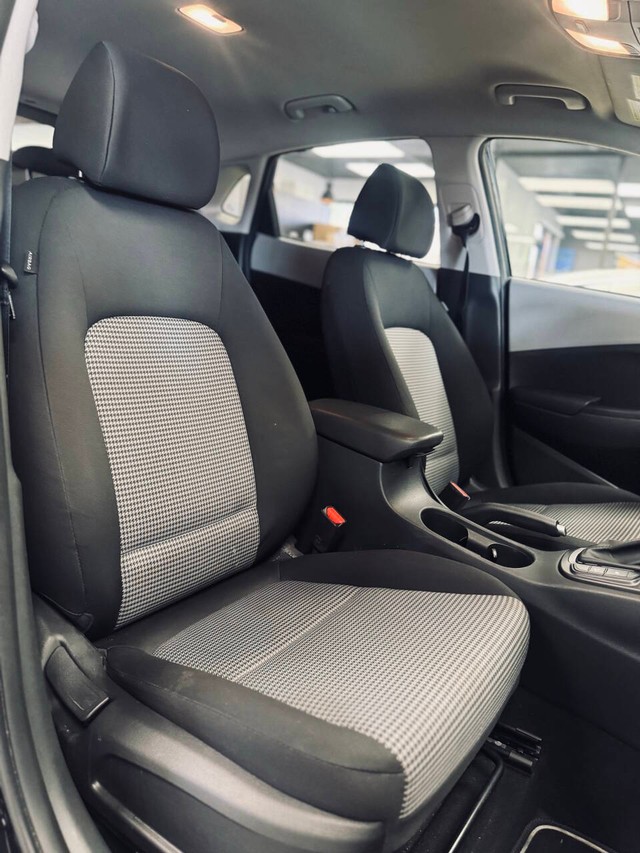 Hyundai Kona Vehicle Full-screen Gallery Image 15