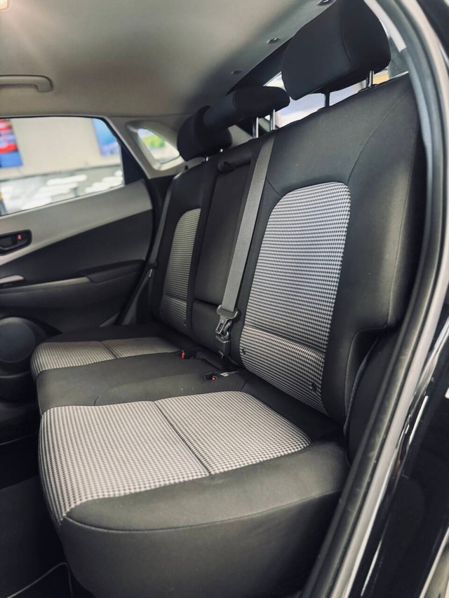 Hyundai Kona Vehicle Full-screen Gallery Image 17