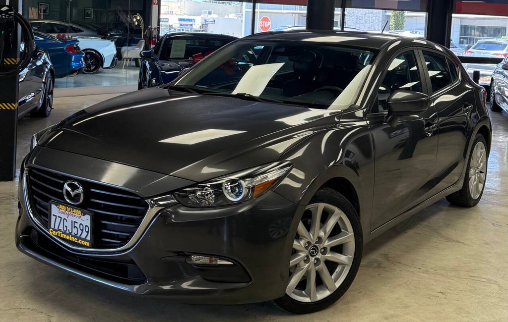 Mazda Mazda3 Hatchback Vehicle Full-screen Gallery Image 02