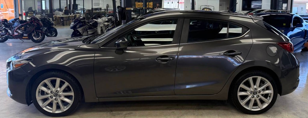 Mazda Mazda3 Hatchback Vehicle Full-screen Gallery Image 06