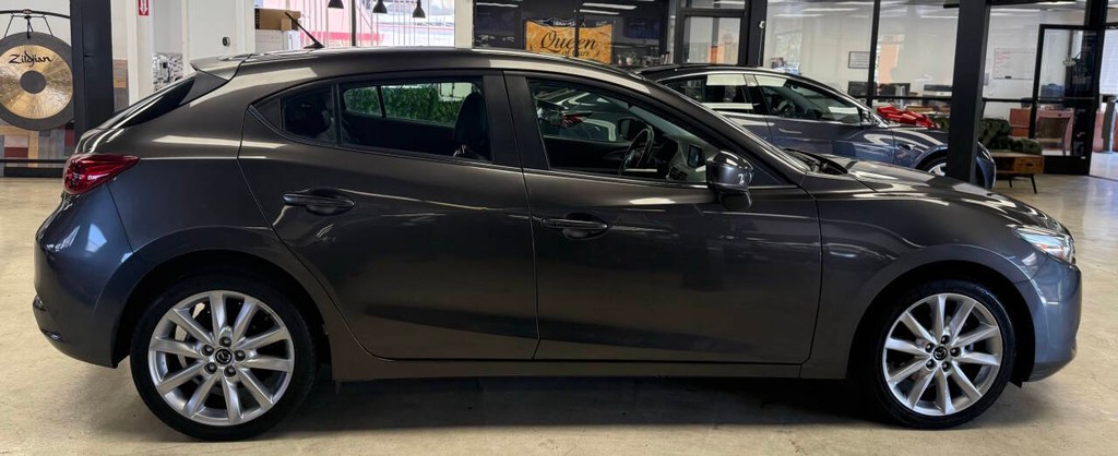 Mazda Mazda3 Hatchback Vehicle Full-screen Gallery Image 07