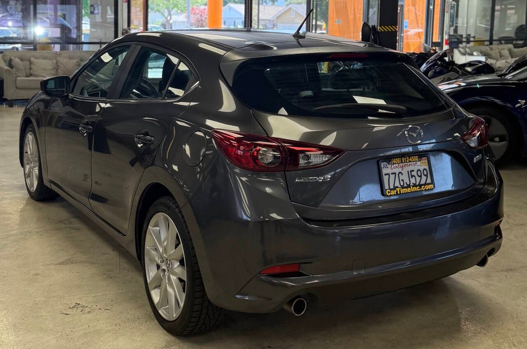 Mazda Mazda3 Hatchback Vehicle Full-screen Gallery Image 08