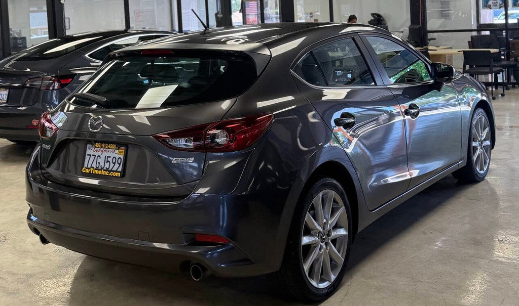 Mazda Mazda3 Hatchback Vehicle Full-screen Gallery Image 10