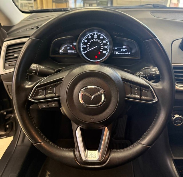 Mazda Mazda3 Hatchback Vehicle Full-screen Gallery Image 12