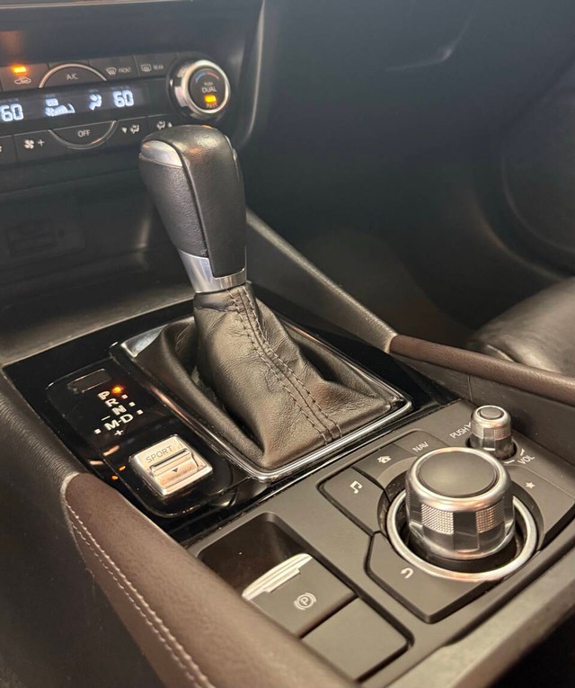 Mazda Mazda3 Hatchback Vehicle Full-screen Gallery Image 15