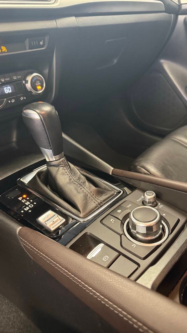 Mazda Mazda3 Hatchback Vehicle Full-screen Gallery Image 17