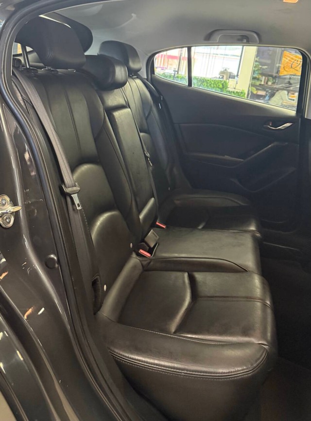 Mazda Mazda3 Hatchback Vehicle Full-screen Gallery Image 20