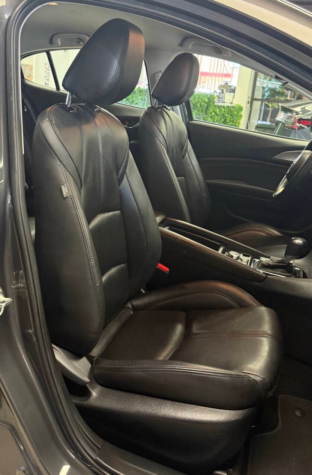 Mazda Mazda3 Hatchback Vehicle Full-screen Gallery Image 21