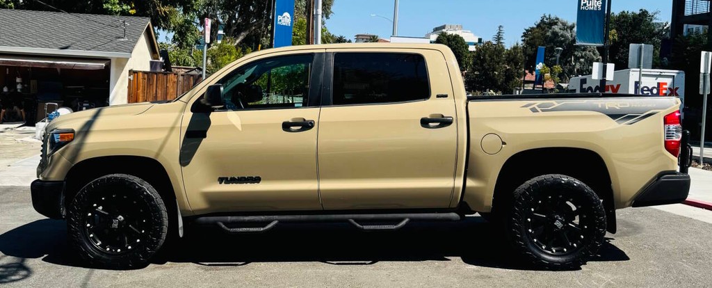 Toyota Tundra 2WD Vehicle Full-screen Gallery Image 04