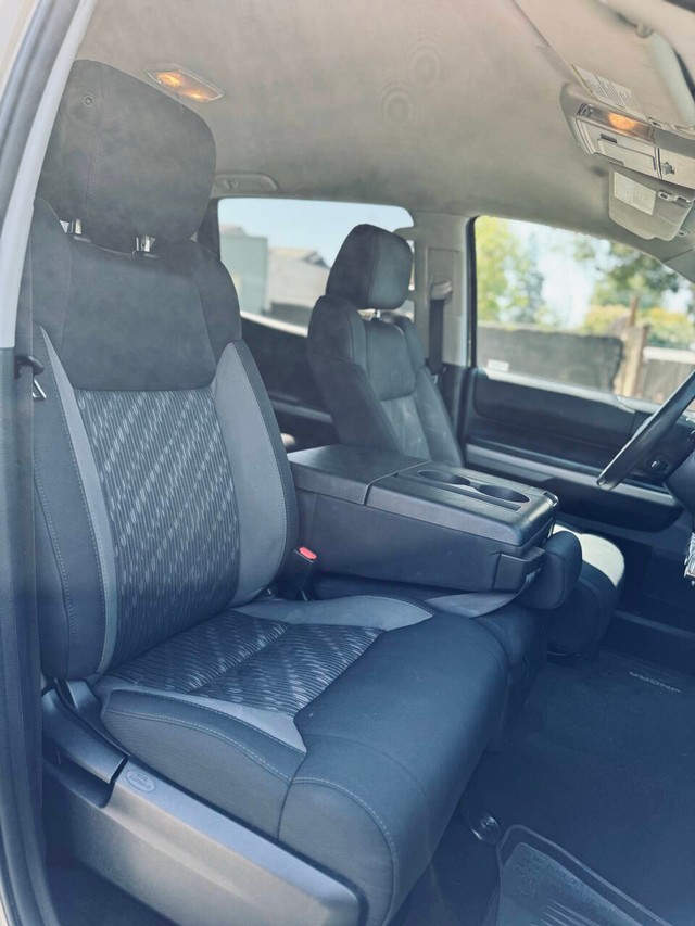 Toyota Tundra 2WD Vehicle Full-screen Gallery Image 14