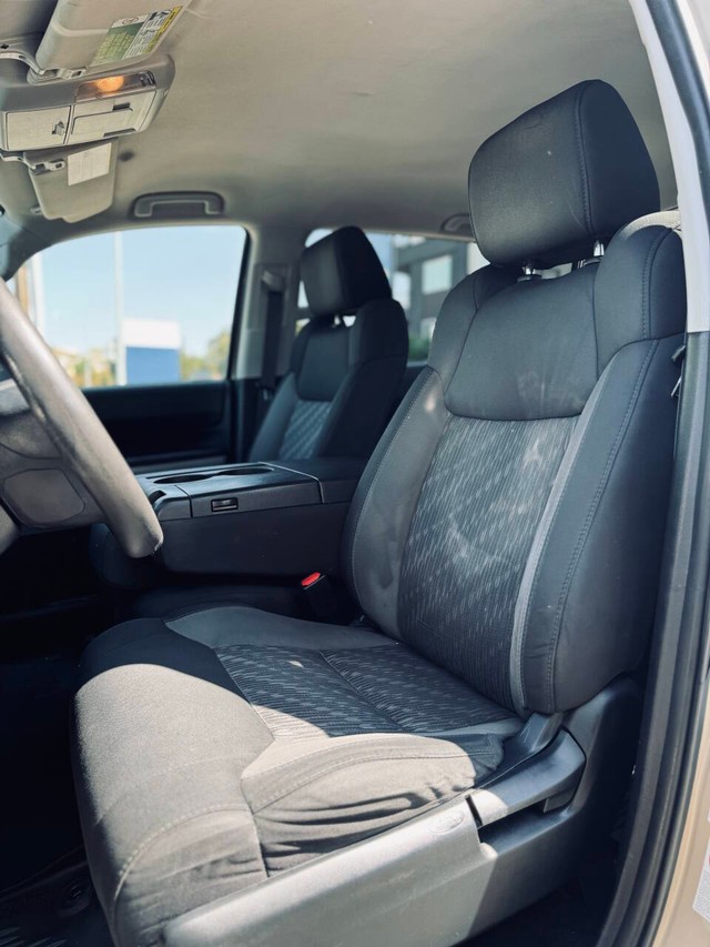 Toyota Tundra 2WD Vehicle Full-screen Gallery Image 17