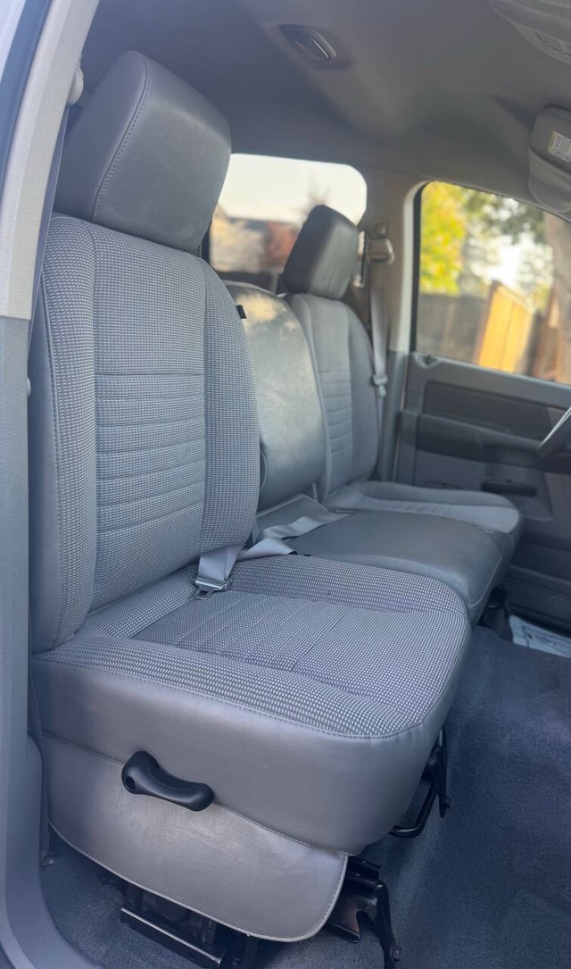 Dodge Ram 2500 Vehicle Full-screen Gallery Image 17