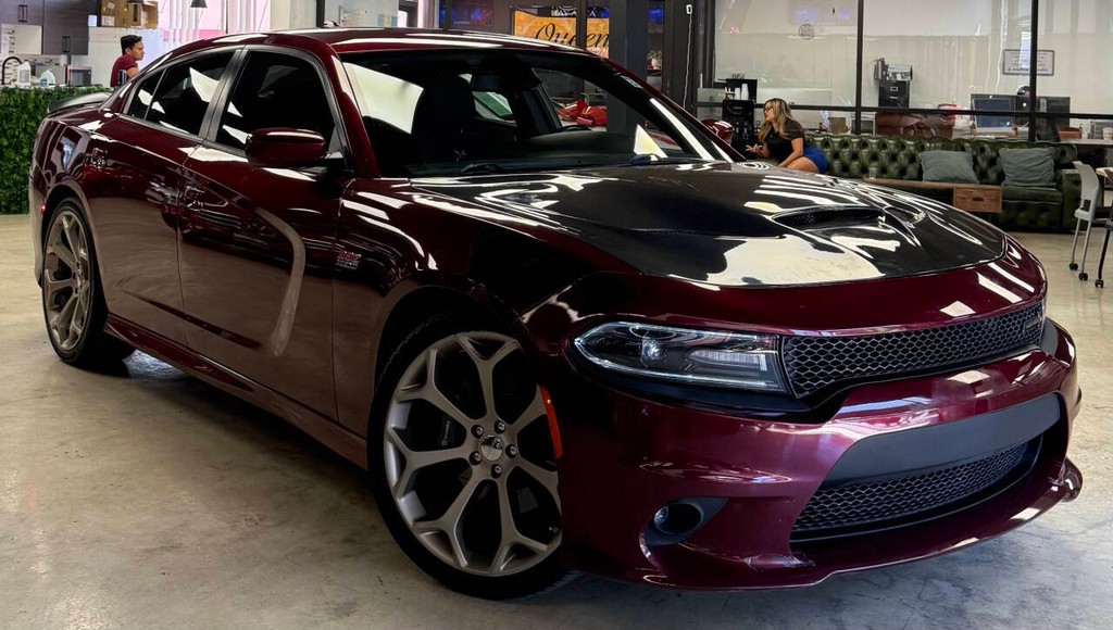 Dodge Charger Vehicle Full-screen Gallery Image 04