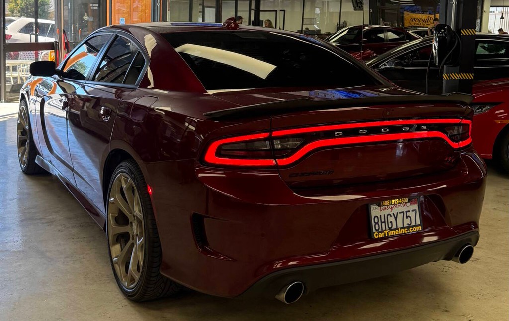 Dodge Charger Vehicle Full-screen Gallery Image 11