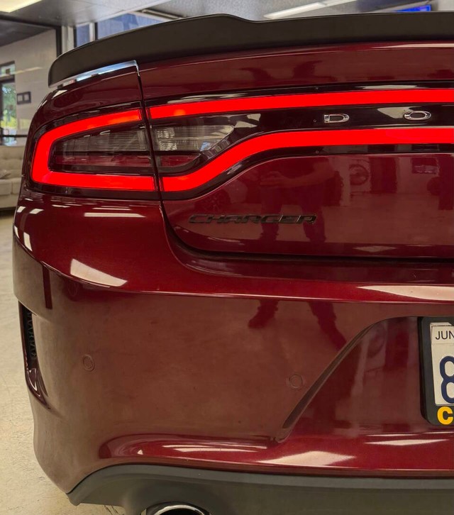 Dodge Charger Vehicle Full-screen Gallery Image 09