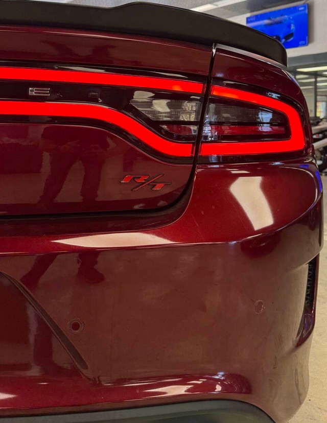 Dodge Charger Vehicle Full-screen Gallery Image 10