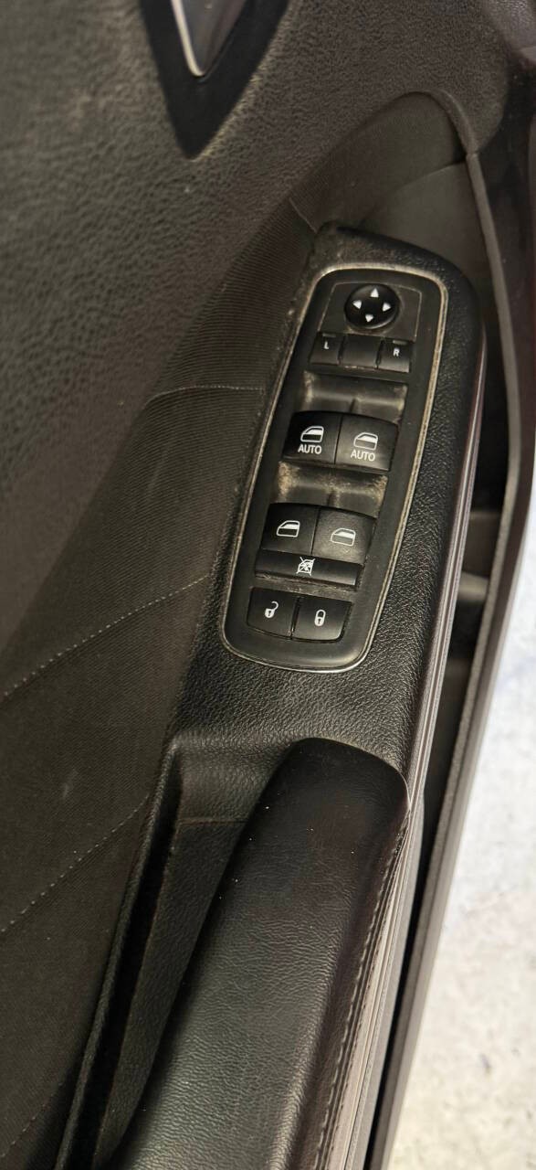 Dodge Charger Vehicle Full-screen Gallery Image 21