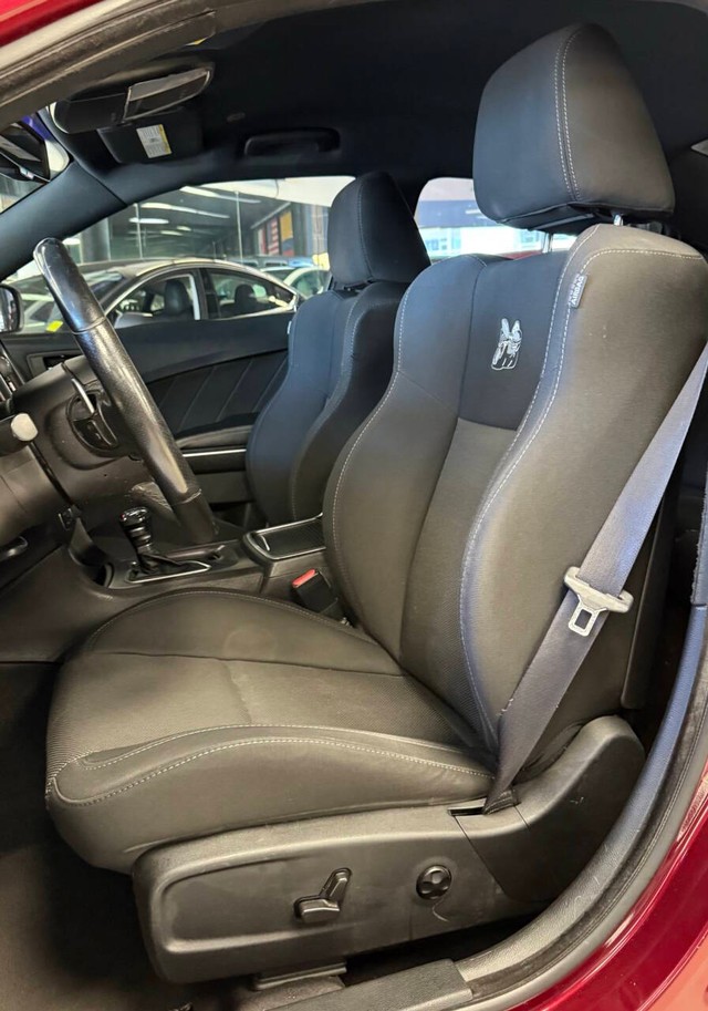 Dodge Charger Vehicle Full-screen Gallery Image 23