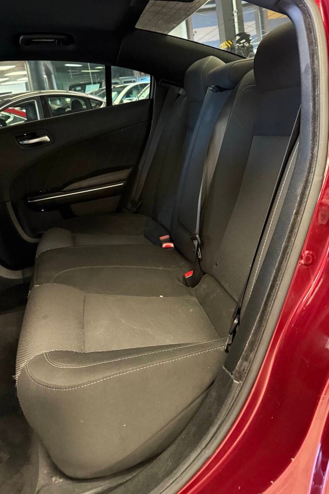 Dodge Charger Vehicle Full-screen Gallery Image 24