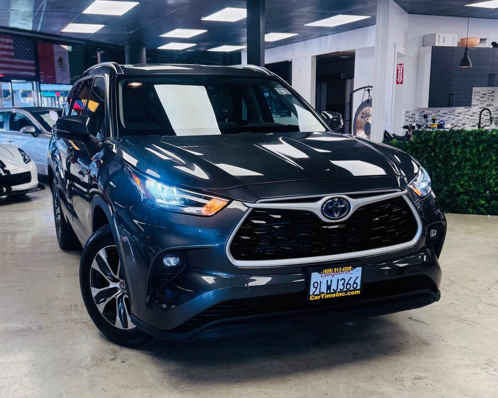 Toyota Highlander Hybrid Vehicle Full-screen Gallery Image 02