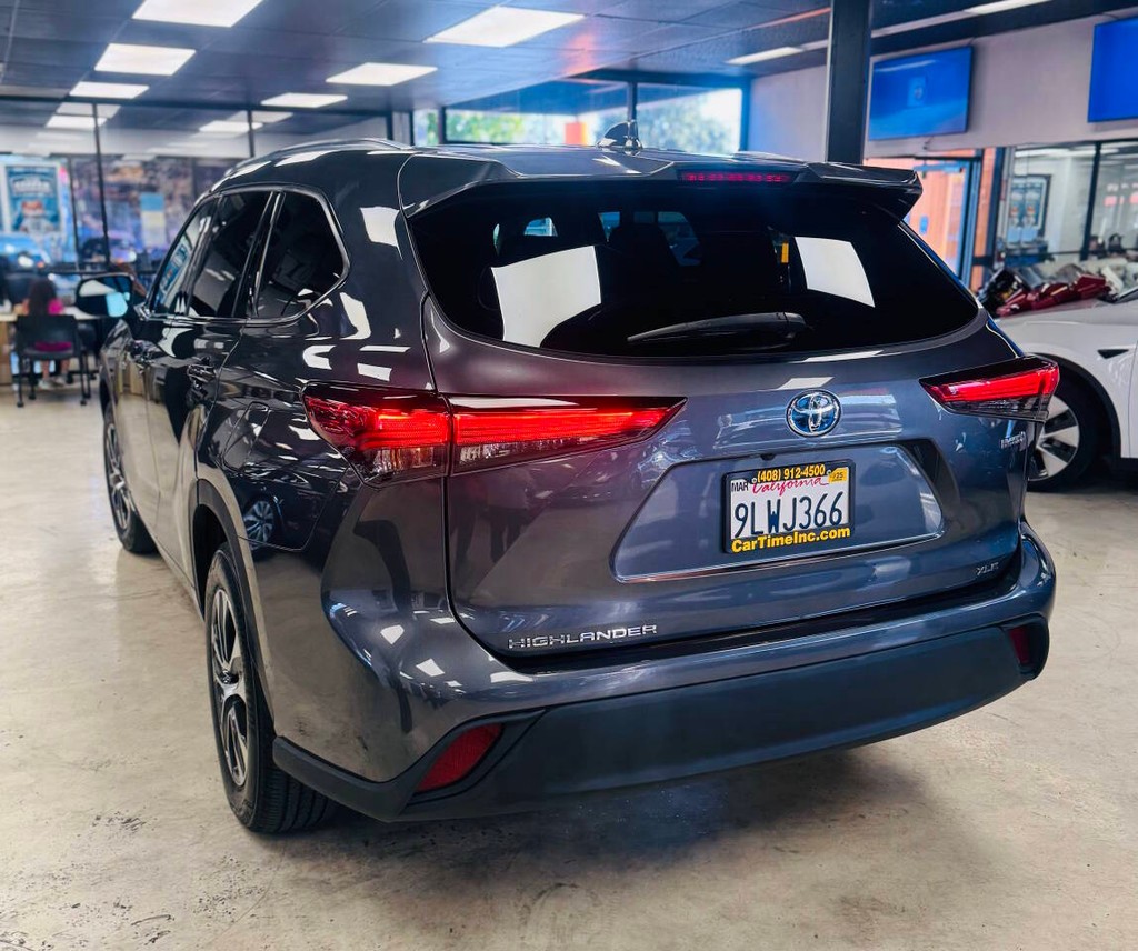 Toyota Highlander Hybrid Vehicle Full-screen Gallery Image 06