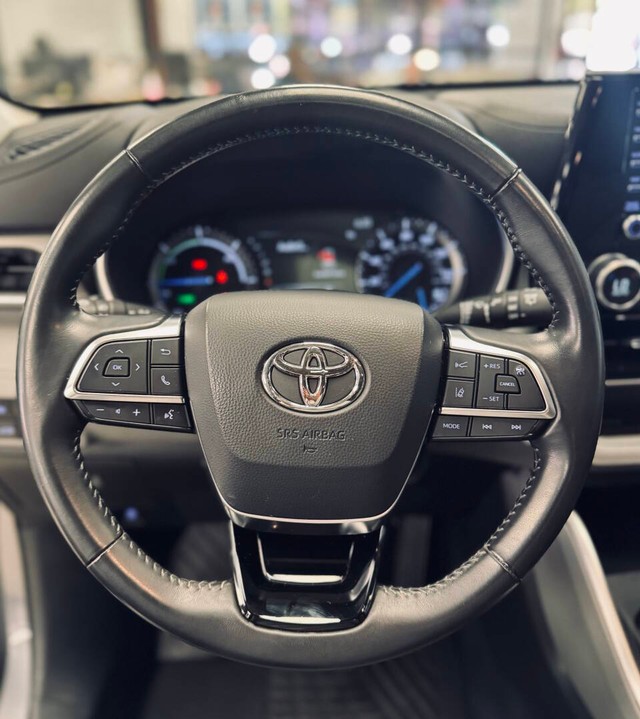 Toyota Highlander Hybrid Vehicle Full-screen Gallery Image 09