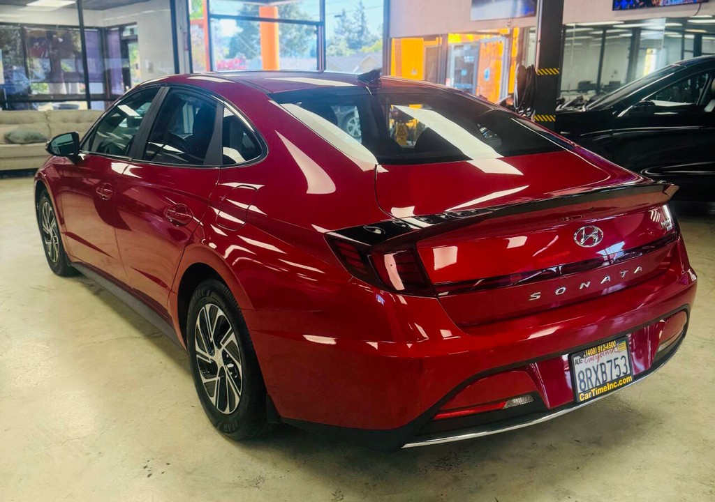 Hyundai Sonata Hybrid Vehicle Full-screen Gallery Image 07