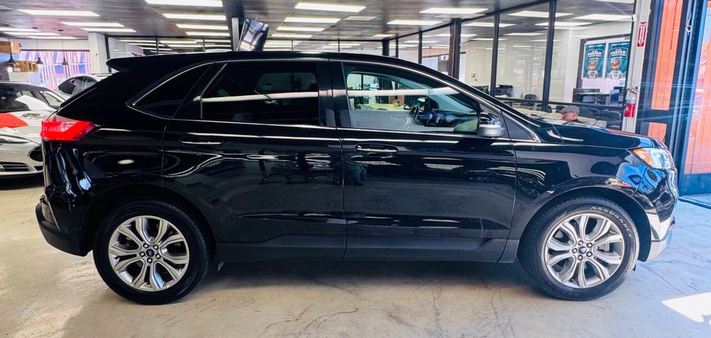 Ford Edge Vehicle Full-screen Gallery Image 05