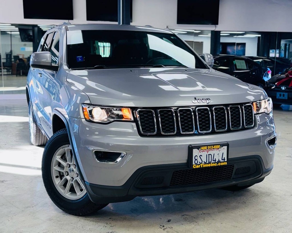 Jeep Grand Cherokee Vehicle Full-screen Gallery Image 02