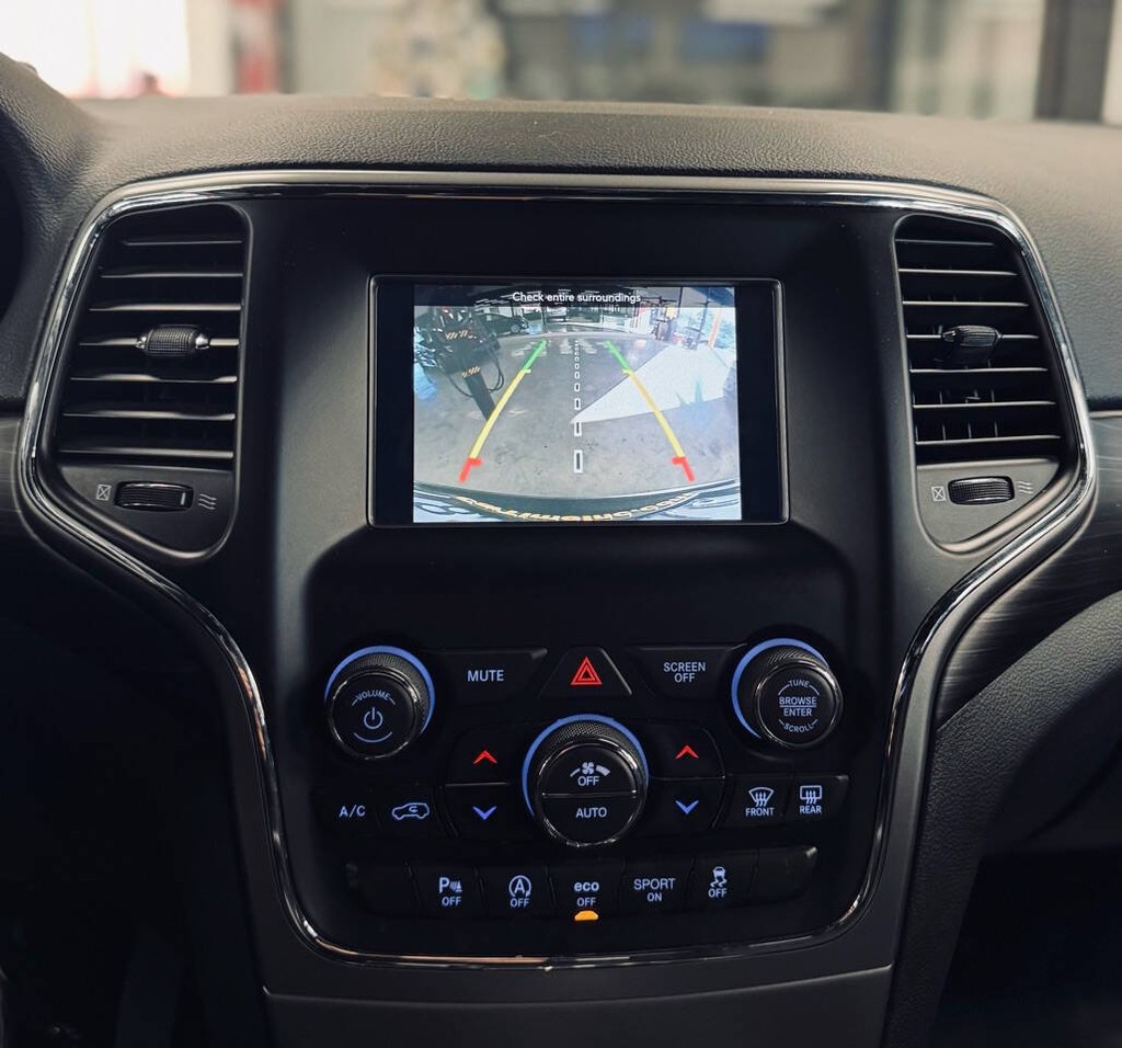 Jeep Grand Cherokee Vehicle Full-screen Gallery Image 15