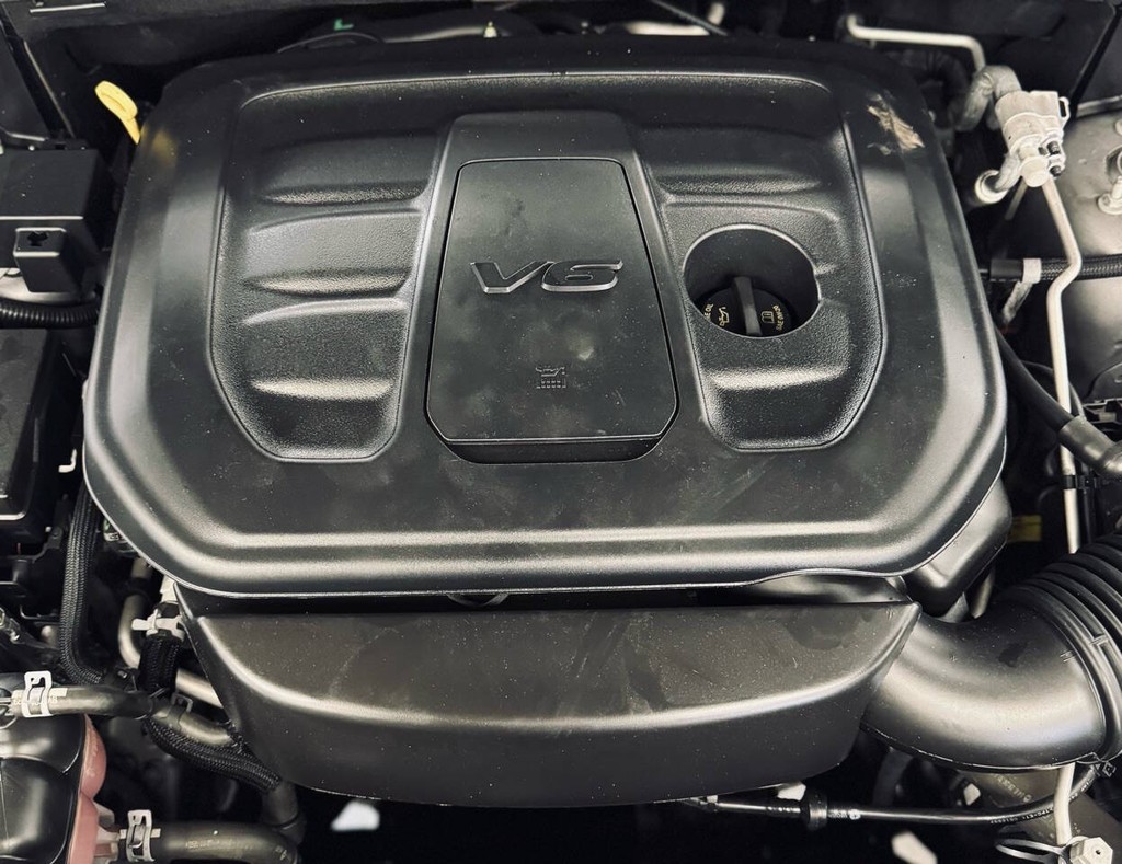 Jeep Grand Cherokee Vehicle Full-screen Gallery Image 20