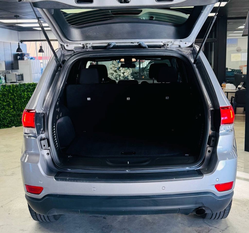 Jeep Grand Cherokee Vehicle Full-screen Gallery Image 21