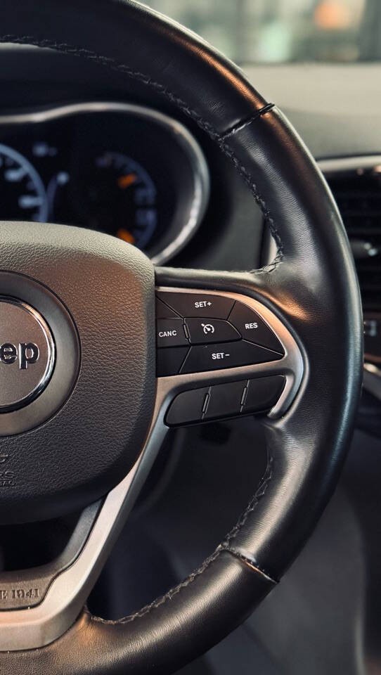 Jeep Grand Cherokee Vehicle Full-screen Gallery Image 11