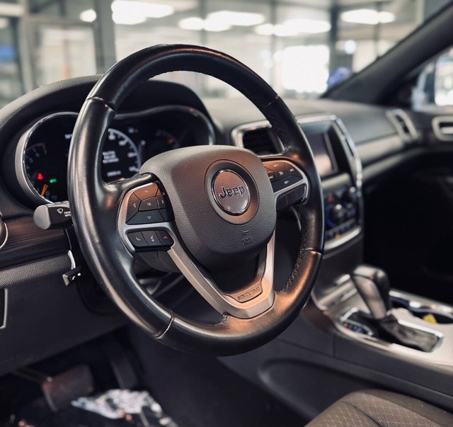 Jeep Grand Cherokee Vehicle Full-screen Gallery Image 13