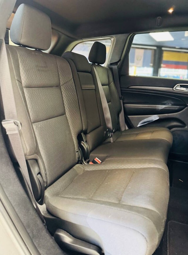 Jeep Grand Cherokee Vehicle Full-screen Gallery Image 18