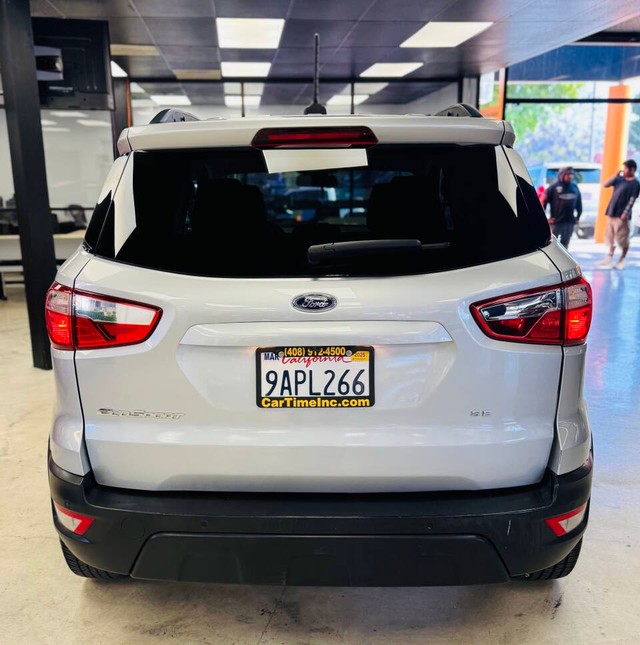 Ford EcoSport Vehicle Full-screen Gallery Image 07