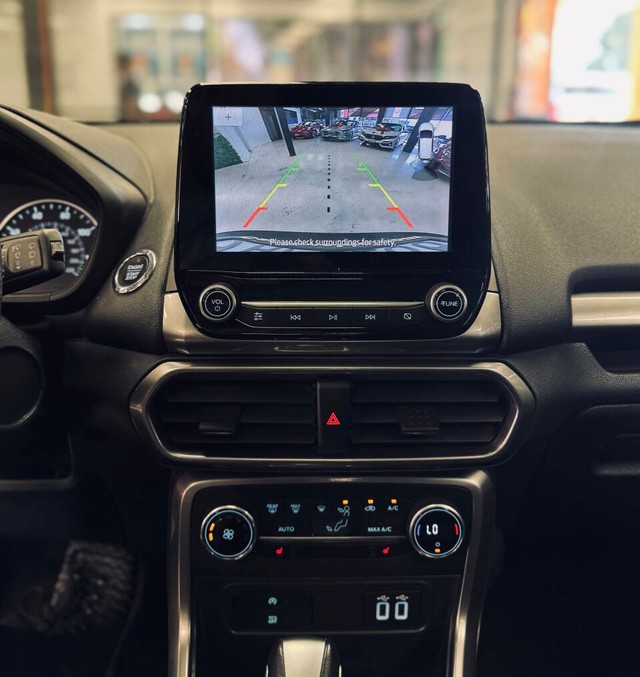 Ford EcoSport Vehicle Full-screen Gallery Image 12