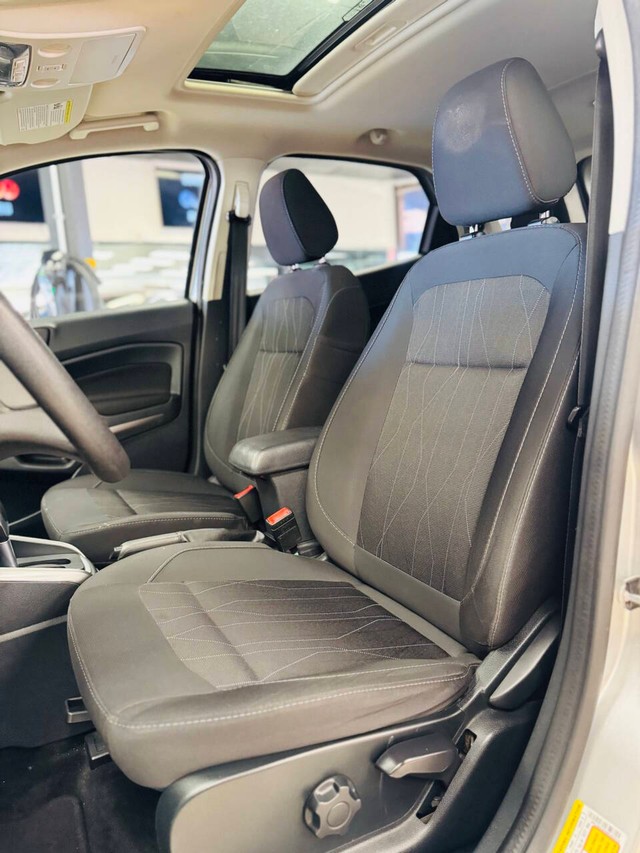 Ford EcoSport Vehicle Full-screen Gallery Image 13