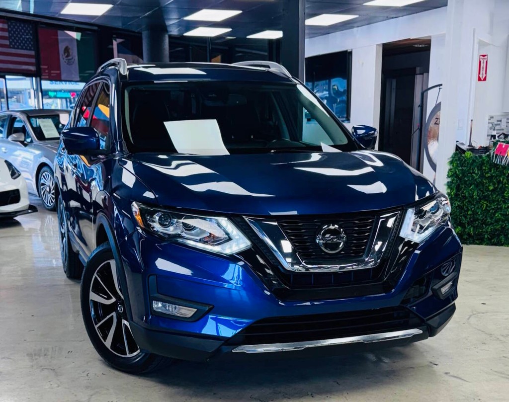 Nissan Rogue Vehicle Full-screen Gallery Image 02