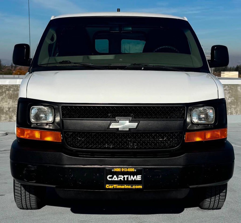 Chevrolet Express Cargo Van Vehicle Full-screen Gallery Image 05