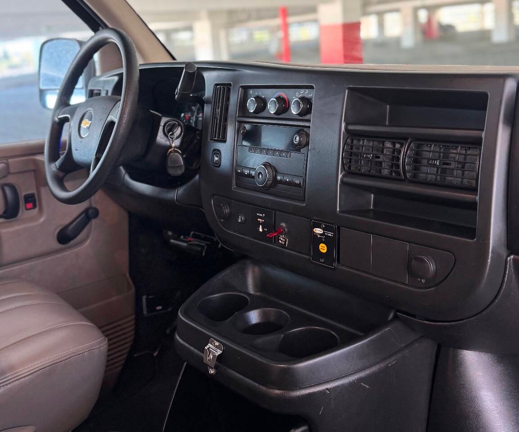 Chevrolet Express Cargo Van Vehicle Full-screen Gallery Image 16