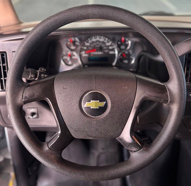 Chevrolet Express Cargo Van Vehicle Full-screen Gallery Image 13