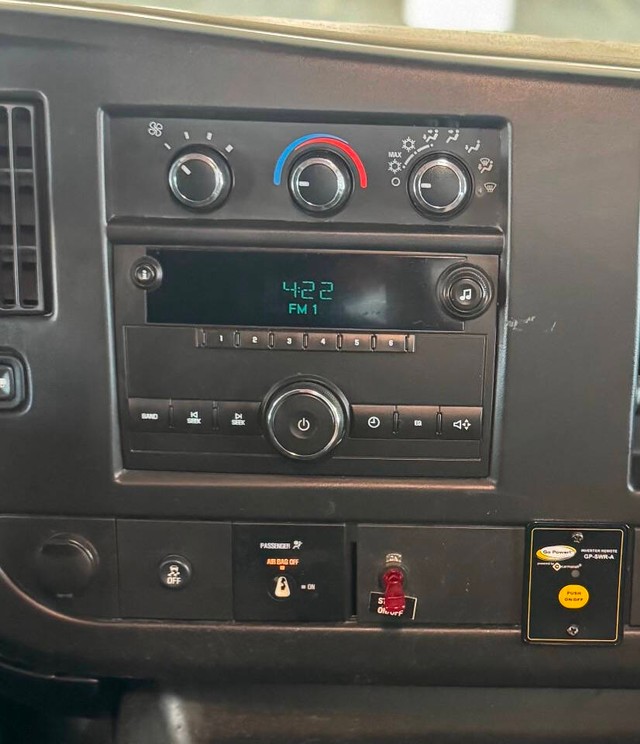 Chevrolet Express Cargo Van Vehicle Full-screen Gallery Image 17