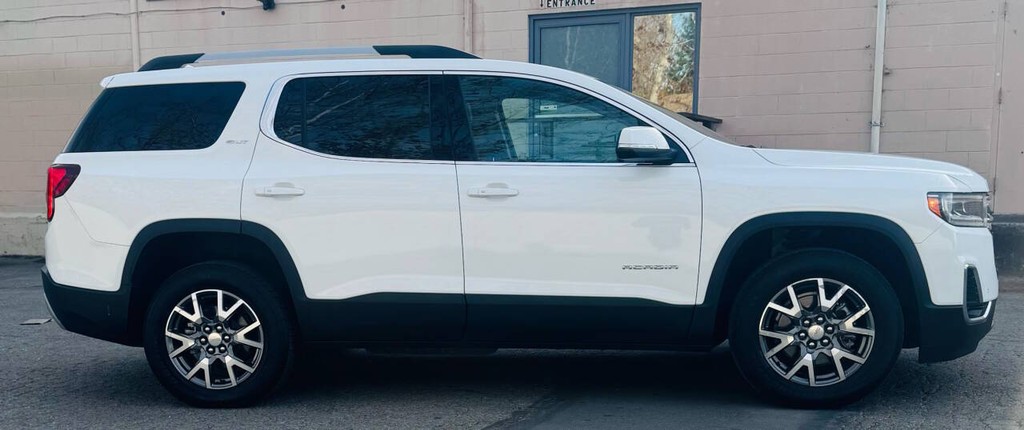 GMC Acadia Vehicle Full-screen Gallery Image 05