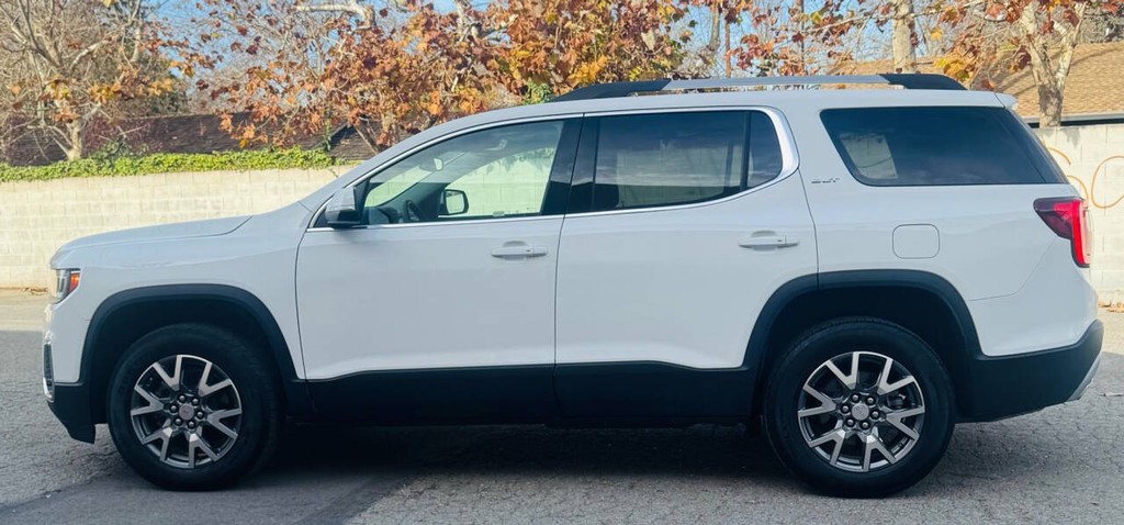 GMC Acadia Vehicle Full-screen Gallery Image 07