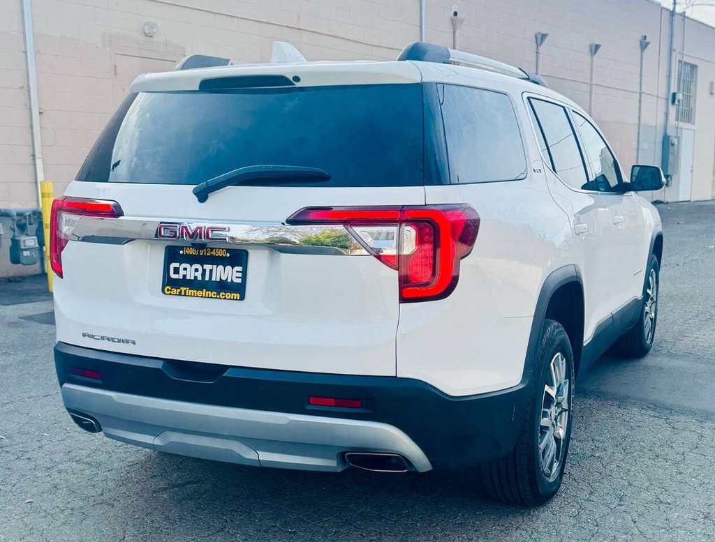 GMC Acadia Vehicle Full-screen Gallery Image 09