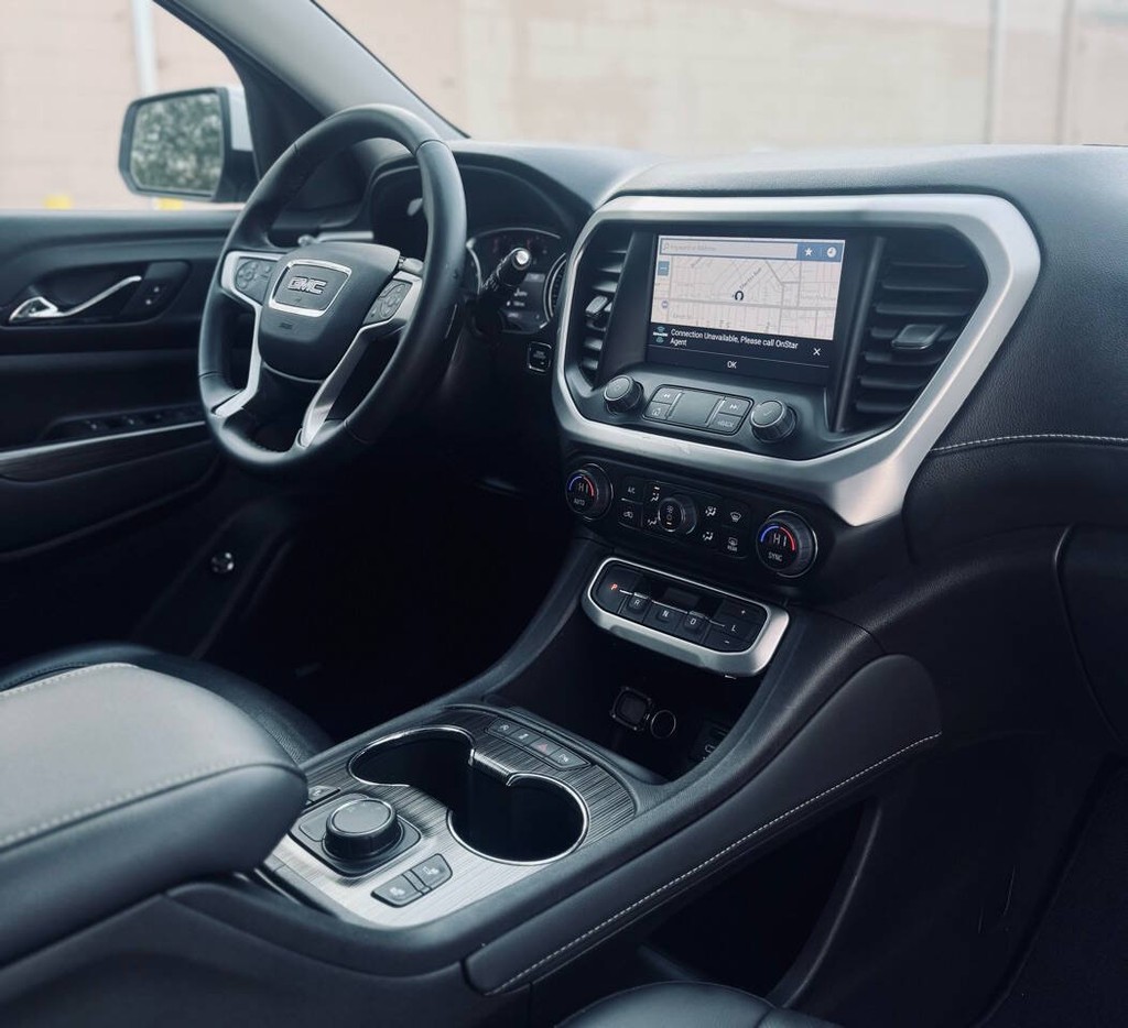 GMC Acadia Vehicle Full-screen Gallery Image 21