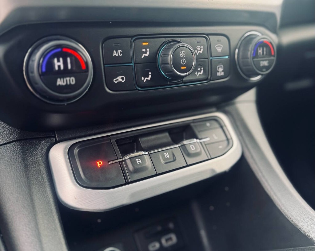 GMC Acadia Vehicle Full-screen Gallery Image 22