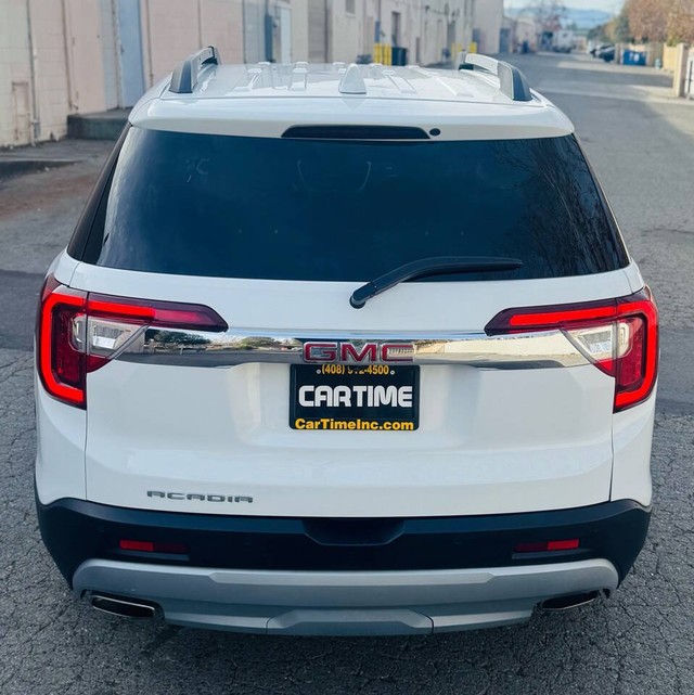 GMC Acadia Vehicle Full-screen Gallery Image 11