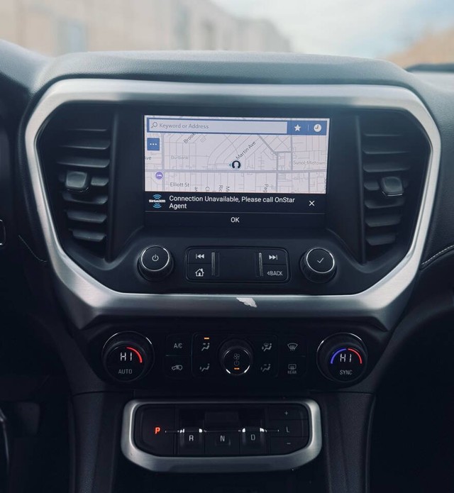 GMC Acadia Vehicle Full-screen Gallery Image 17